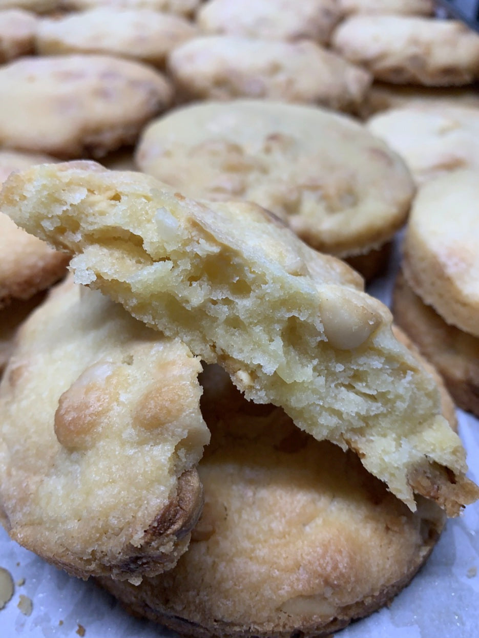White Choc & Macadamia Cookies (2 pack)