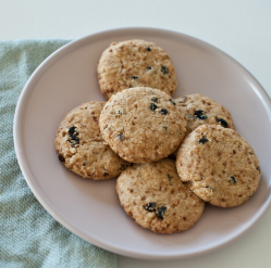 Macadamia & Currant Shortbread (Quirky Cooking)